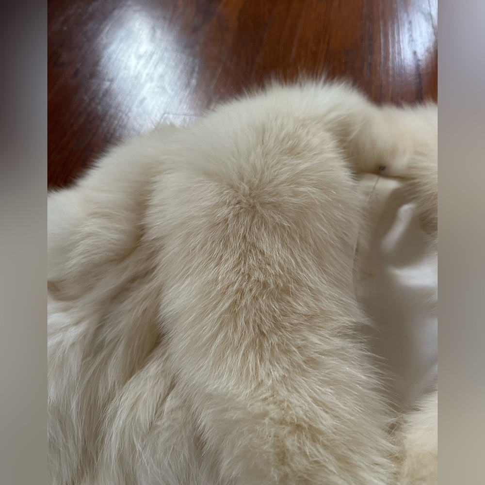 Luxurious Natural Blue Fox Fur Coat - Perfect for a Wedding - Picture 3 of 16